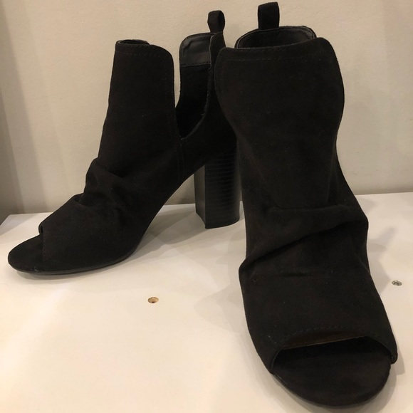 Great condition black heels !! - Picture 3 of 5